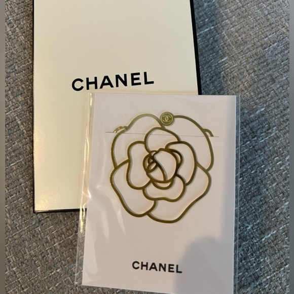 CHANEL Camellia Gold Bookmark - Picture 1 of 3